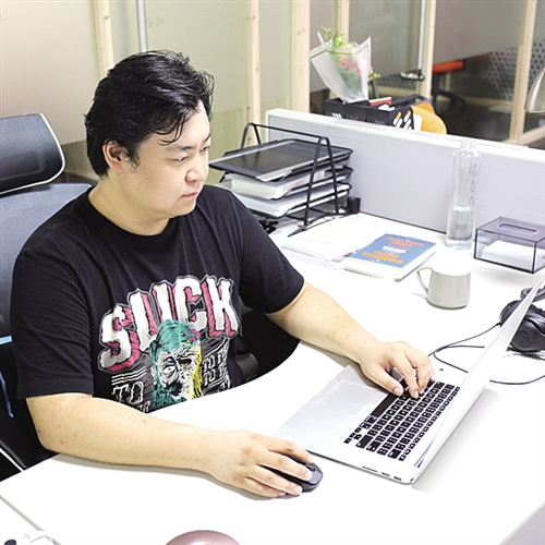 王崢正在處理訂單 王崢正在處理訂單