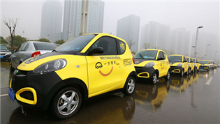 這50輛新能源汽車太黃了！招手即停、一步送到大河車展的門口