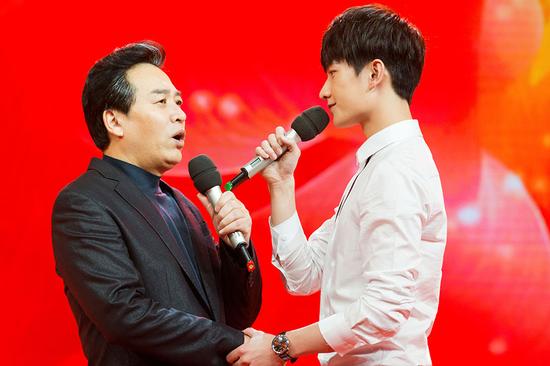 楊洋春晚節目曝光與佟鐵鑫演唱《父子》