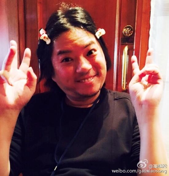 高曉松曬自拍扮粉嫩小姑娘 高曉松曬自拍扮粉嫩小姑娘