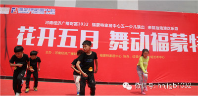 跳街舞的女孩兒下臺后說“我是臨時給他們搭舞的”，好善良的小女生啊！