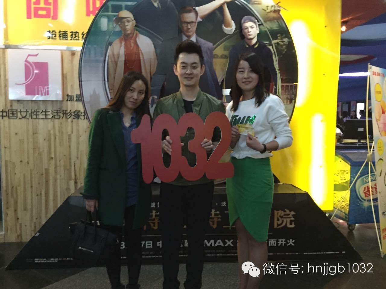 傳說(shuō)中的Johnny終于現(xiàn)身啦!還是美女魅力大哦。帥哥美女好養(yǎng)眼,小編忍不住要多看幾眼呢。 傳說(shuō)中的Johnny終于現(xiàn)身啦!還是美女魅力大哦。帥哥美女好養(yǎng)眼,小編忍不住要多看幾眼呢。