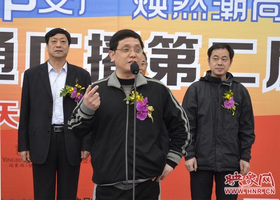 河南交通廣播總監青峰做活動講話 河南交通廣播總監青峰做活動講話