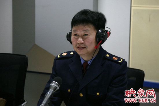 平頂山市工商局局長劉鋒做客《秀創業》