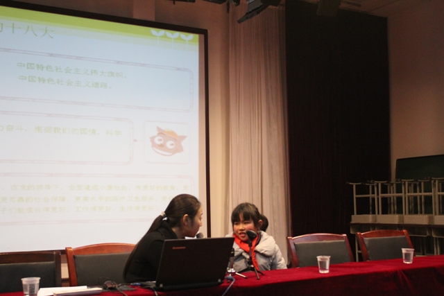 與孩子現(xiàn)場互動 與孩子現(xiàn)場互動