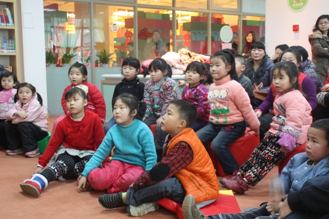 聚精會神聽卷卷貓講故事 聚精會神聽卷卷貓講故事