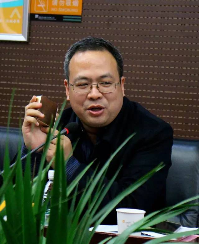 看看上面這位,就是我們1066最紅的男人——付總。 看看上面這位,就是我們1066最紅的男人——付總。