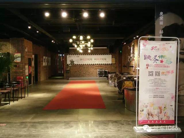 看著倒是像電影節走紅毯的節奏 看著倒是像電影節走紅毯的節奏