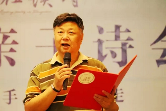 第一個(gè)節(jié)目便是重磅,大象融媒·欣欣象融網(wǎng)絡(luò)科技公司董事長(zhǎng)魏峰帶來(lái)沈浩波的作品《在夏天時(shí)想起秋天》 第一個(gè)節(jié)目便是重磅,大象融媒·欣欣象融網(wǎng)絡(luò)科技公司董事長(zhǎng)魏峰帶來(lái)沈浩波的作品《在夏天時(shí)想起秋天》