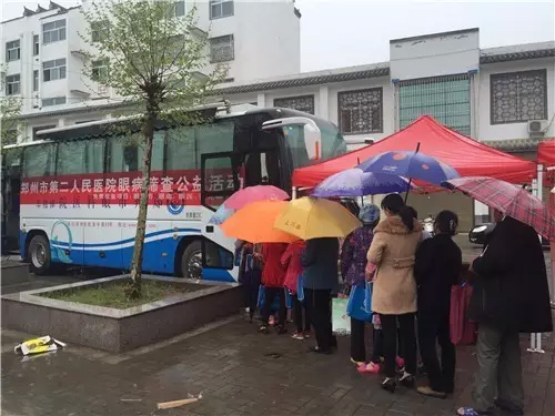 群眾排隊(duì)等候眼科各項(xiàng)檢查 群眾排隊(duì)等候眼科各項(xiàng)檢查