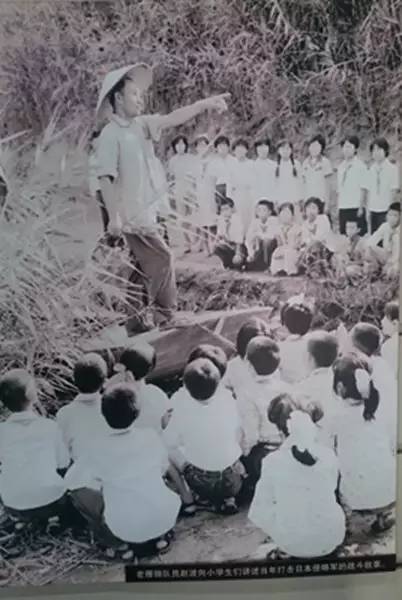 趙波向小學(xué)生講述雁翎隊(duì)抗日故事 趙波向小學(xué)生講述雁翎隊(duì)抗日故事