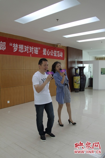 魅力881新聞先生與新聞小姐現場演唱