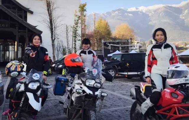 中間是菲菲？