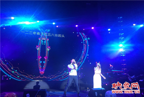 丁當現(xiàn)場分享了她的代表曲目，《猜不透》全場大合唱，歌手嚴爵充分展現(xiàn)創(chuàng)作型歌手的特點。