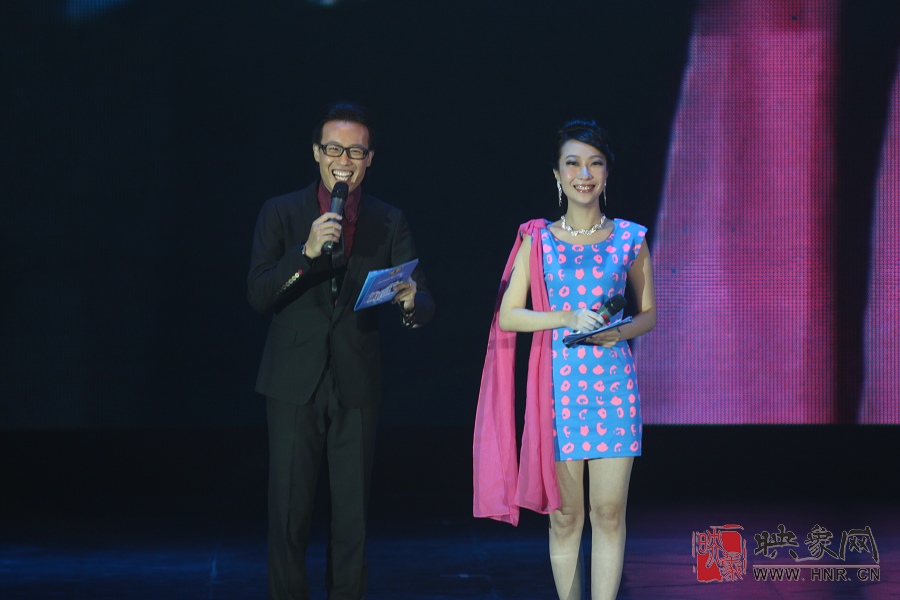 現場主持人雨晨、小糖