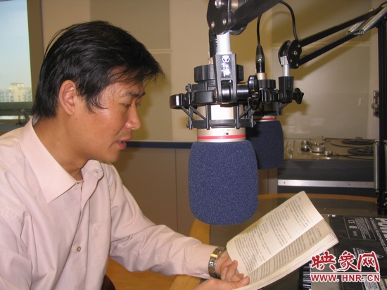 《紀(jì)實》主持人郭城 《紀(jì)實》主持人郭城