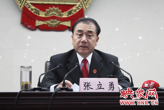 省高院院長張立勇說,全省法院一定要堅定為農民工討薪的立場不動搖 省高院院長張立勇說,全省法院一定要堅定為農民工討薪的立場不動搖