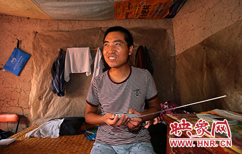 張國敬平時喜歡聽廣播，特別是各種歌曲節目。