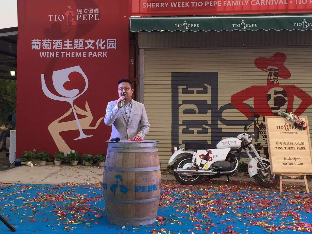 我們的巖歐巴出場嘍！真的是迷倒臺下一片！