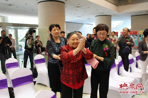 豫劇大師馬金鳳先生來到現場 豫劇大師馬金鳳先生來到現場