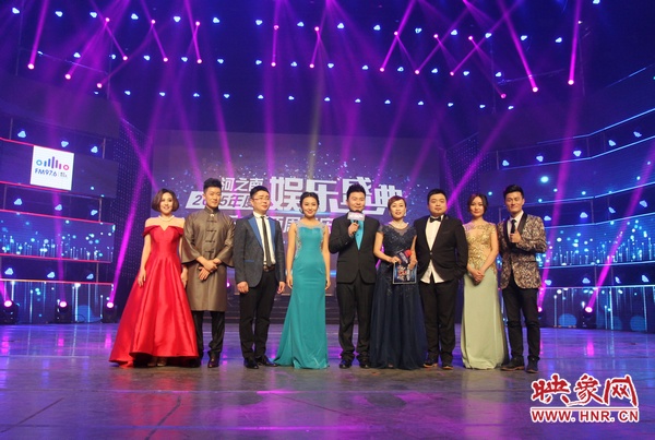 娛樂976主持人盛裝亮相 娛樂976主持人盛裝亮相