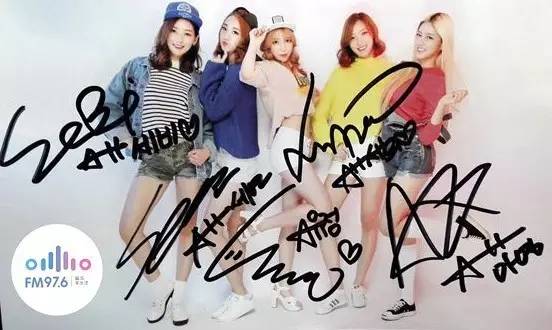 哎呦不錯(cuò)哦！路飛收到美女們的簽名照，到底中意哪一位呢？