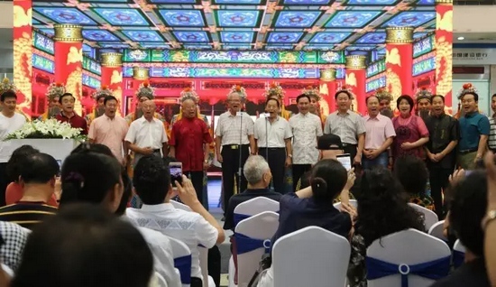 新聞發(fā)布上唐派弟子(部分)齊唱唐派代表劇目《三哭殿》選段 新聞發(fā)布上唐派弟子(部分)齊唱唐派代表劇目《三哭殿》選段