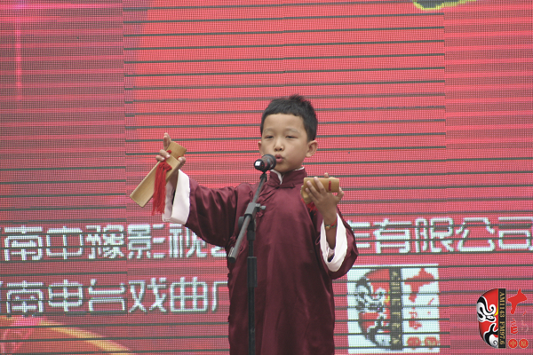 河南省一二一喜劇坊小演員高自遠表演《繞口令》 河南省一二一喜劇坊小演員高自遠表演《繞口令》