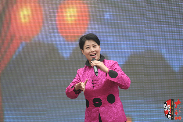 著名曲劇表演藝術家、中國戲劇梅花獎獲得者方素珍演唱曲劇《風雪配》選段“今日是我出閨的前一天晚上” 著名曲劇表演藝術家、中國戲劇梅花獎獲得者方素珍演唱曲劇《風雪配》選段“今日是我出閨的前一天晚上”