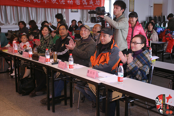 評委（左起）：河南電臺戲曲廣播《票友排行榜》河南十大名票黃立群、陜西戲曲廣播資深音樂編輯焦詠、著名黃