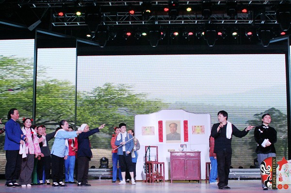 村里鄉親們數落銀環媽