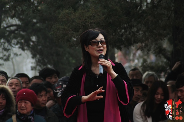 《梨園春》五年擂主爭霸賽銀獎得主楊莉演唱戲歌《你家在哪里》 《梨園春》五年擂主爭霸賽銀獎得主楊莉演唱戲歌《你家在哪里》