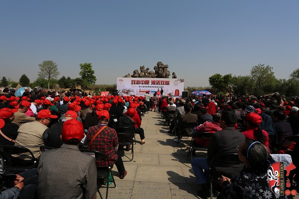 現(xiàn)場坐滿了來自鄭州、洛陽以及洛陽周邊縣市的戲迷朋友