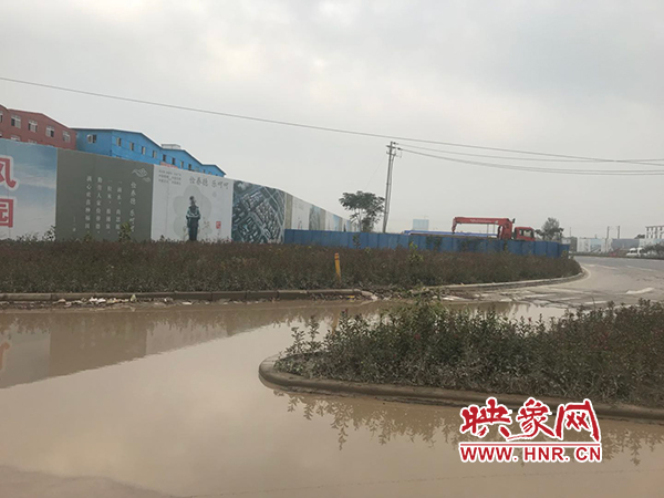 路口右轉分流道路況極差