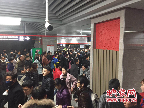 限行首日多數市民選擇地鐵出行