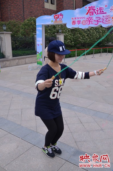 小麥也是現場玩起了跳繩，技術不錯嘛！