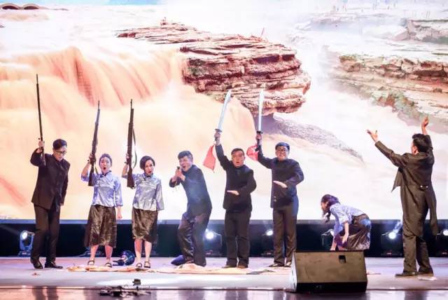 作為本場晚會的最后一個(gè)節(jié)目，《黃河大合唱》刷新你完全不一樣的體驗(yàn)。