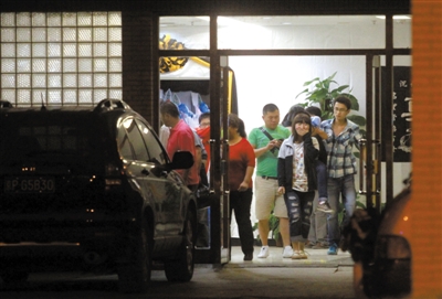 2012年9月17日，廠橋小學(xué)門口，一女子駕車錯(cuò)將油門當(dāng)剎車，撞死一男學(xué)生。