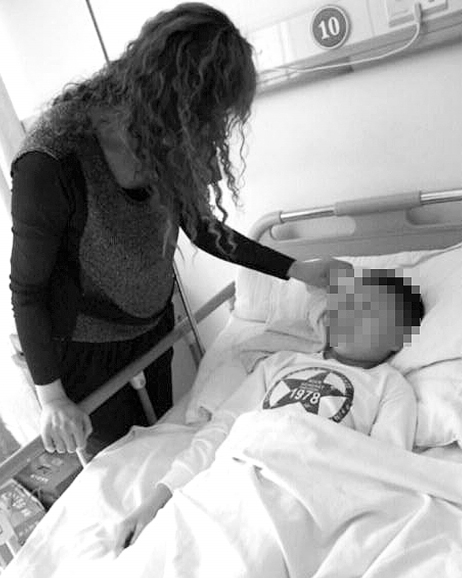 語文老師突然變身“武打教練” 男生被打半小時 語文老師突然變身“武打教練” 男生被打半小時