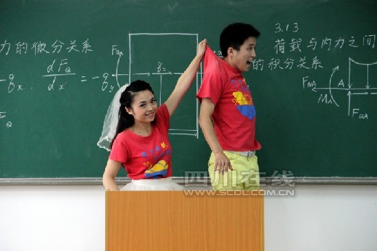 情侶回母校拍婚紗 學弟學妹:我們又相信愛情了