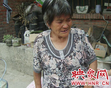 提起家庭狀況 王建榮淚流滿面 提起家庭狀況 王建榮淚流滿面