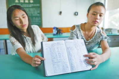 劉龔帶的2012屆畢業生一天就募捐了5000多元，并一一登記