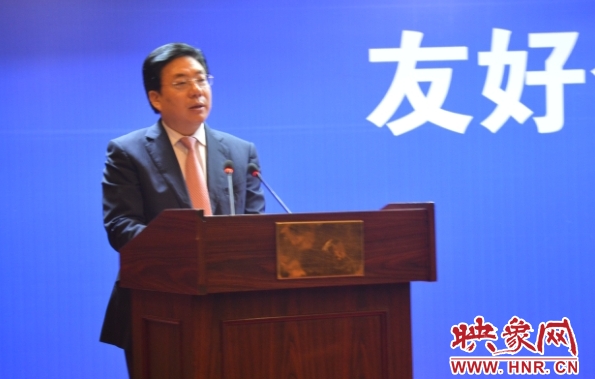 市委副書記、市長李柳身出席簽約儀式并講話