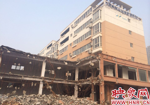 海之畔·左岸春天小區開發商私拆門面房現狀