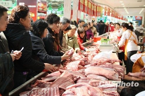 資料圖。1月份CPI等經濟數據將于今天發布。多家機構預計,受春節“錯位”因素及豬肉價格回落影響,1月CPI同比漲幅在1.8%左右。從各機構發布的報告來看,從2月開始,CPI或將進入新一輪上行周期。 資料圖。1月份CPI等經濟數據將于今天發布。多家機構預計,受春節“錯位”因素及豬肉價格回落影響,1月CPI同比漲幅在1.8%左右。從各機構發布的報告來看,從2月開始,CPI或將進入新一輪上行周期。