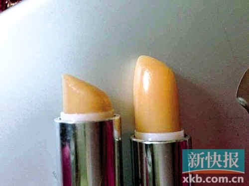 ■蘇小姐將其在專柜和聚美優品購買的伊麗莎白雅頓唇膏對比，產品包裝和唇膏顏色明顯不同。