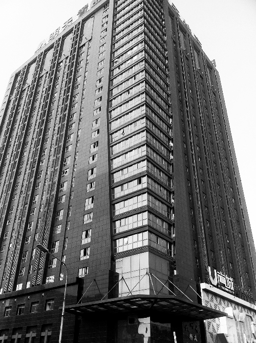 記者按照公開地址在鄭州一處寫字樓尋找一家軟件公司，一無所獲。