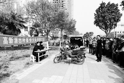 退贓大會上,石獅子物歸原主 退贓大會上,石獅子物歸原主