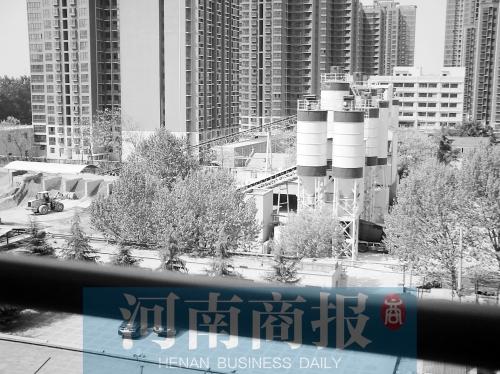 混凝土攪拌廠與小區僅一墻之隔