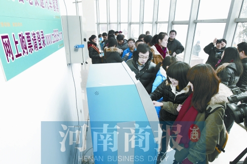 自動售票機安裝在高校內，方便了學生購票返鄉